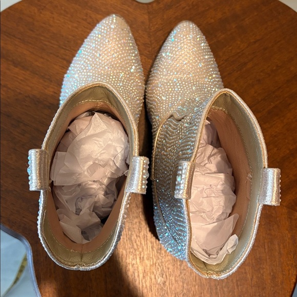 Forever Link rhinestone cowboy boots  silver 8.5”h pull on  1.5”heel pointed toe - Picture 9 of 12